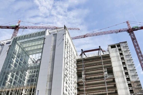 Salario mínimo +23% y construcción: cómo el alza de costos está cambiando las reglas del juego en 2026