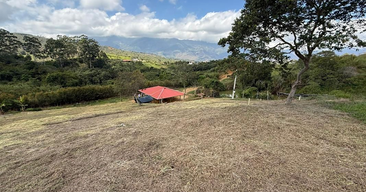 ¿Comprar lote en ladera o en planicie? Lo que debes evaluar antes de invertir