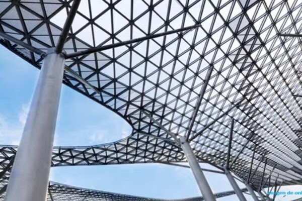 Estructuras metálicas: diseño, fabricación y montaje — cuándo son la mejor opción para tu proyecto