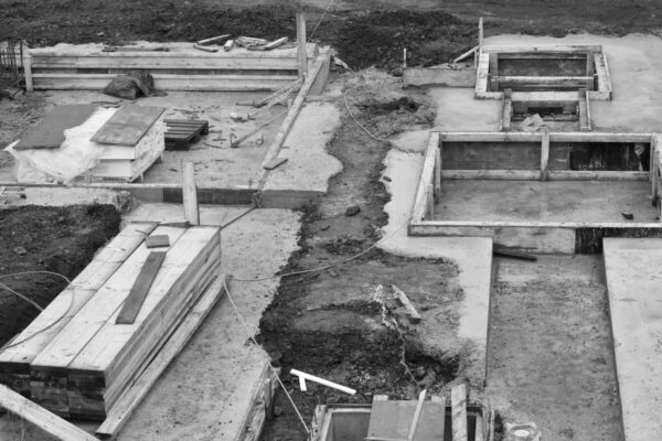 Losa de cimentación vs. zapatas: cuál conviene según tu suelo y tu proyecto
