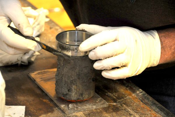 El laboratorio por dentro: qué le pasa a tu muestra de suelo