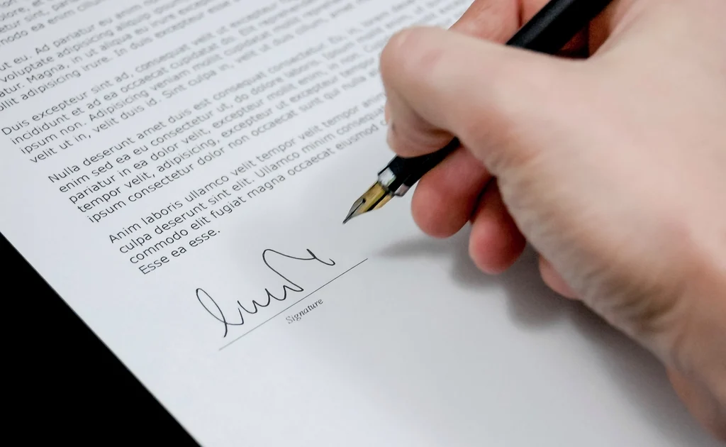 Qué firma y de qué responde un ingeniero geotecnista